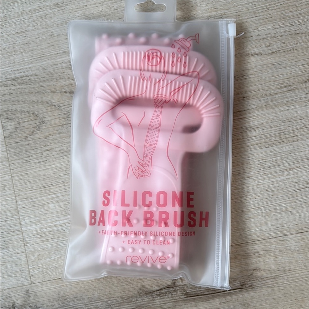 💕Urban Outfitters Revive💕Pink Silicone Back Brush💕